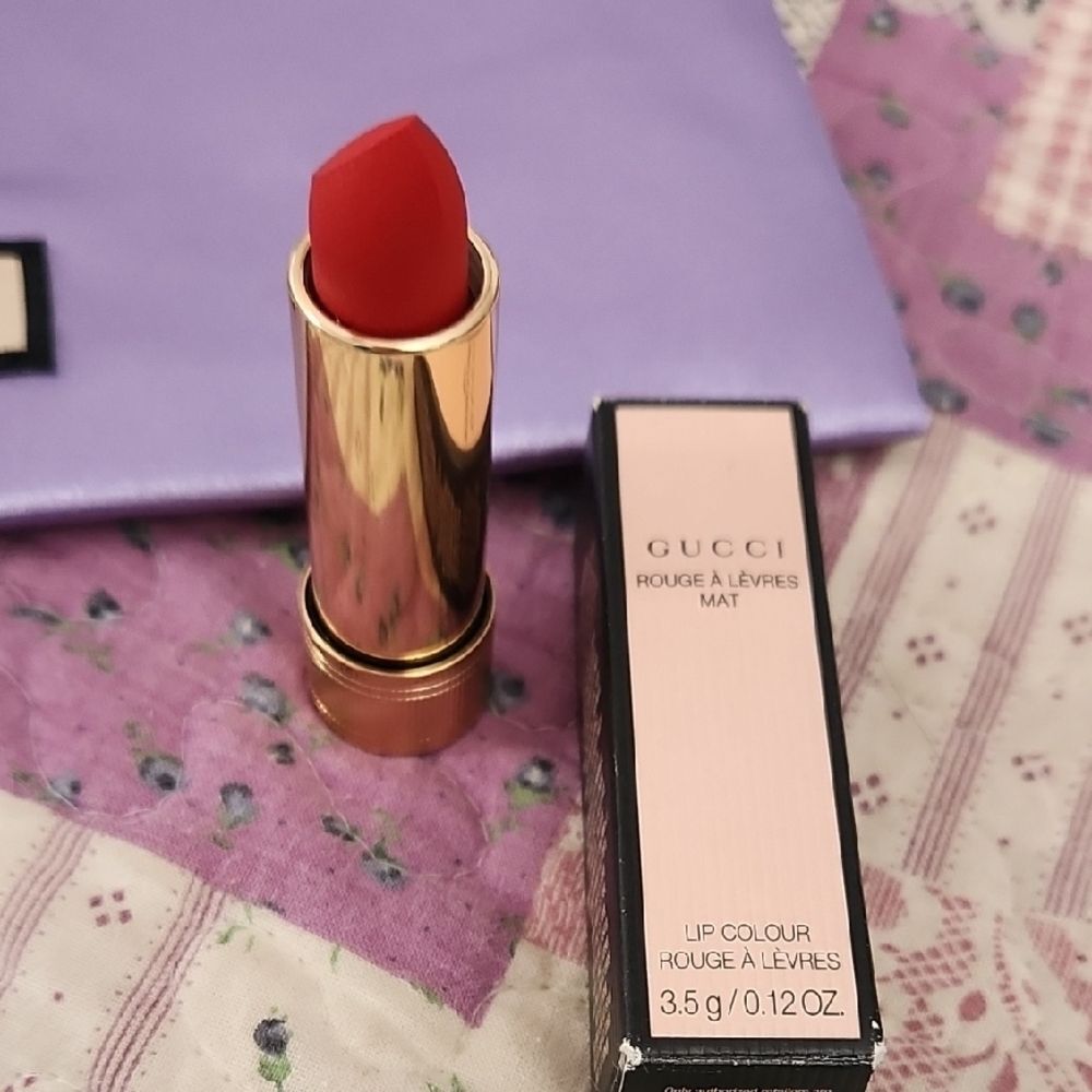 Gucci Beauty Bundle Lipstick - with Gucci Pouch - Picture 2 of 4